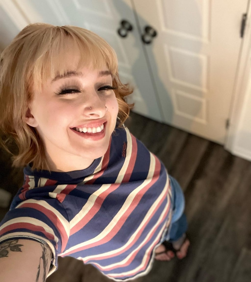 Юля привлекальеная девушка из Пскова цена от 5000 руб