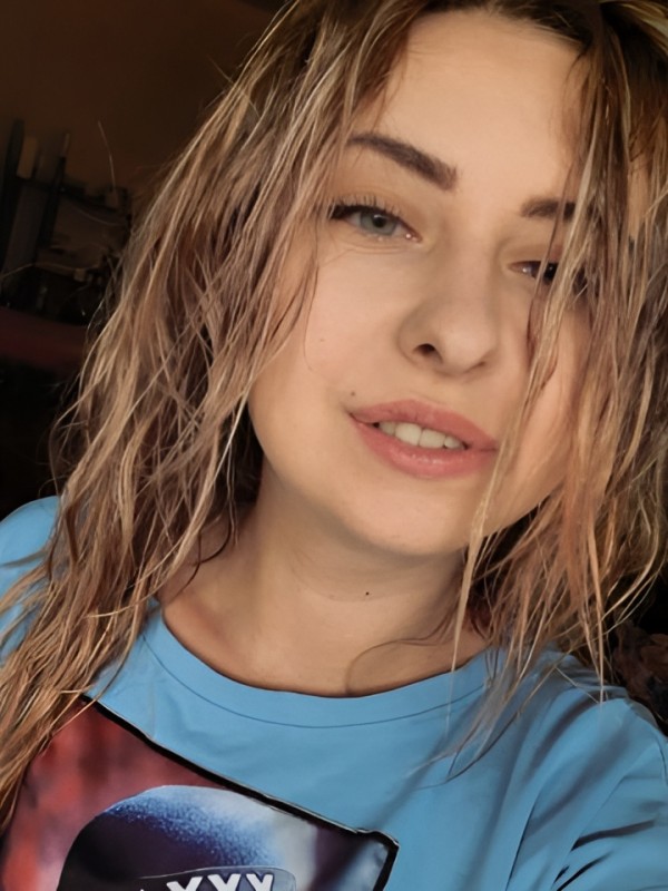 Азалия привлекательная девушка из Пскова цена от 3000 руб