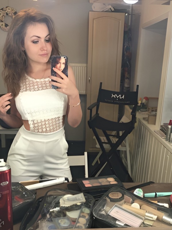 Индира привлекательная девушка из Пскова цена от 10000 руб